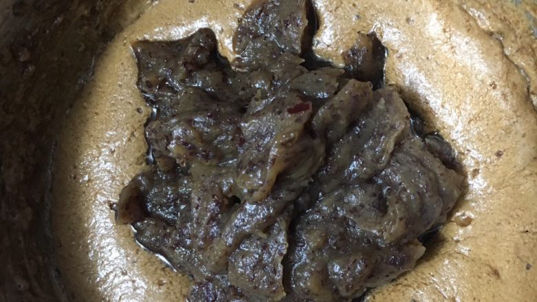 香甜枣泥糕,接着是放枣泥,我是全部加进去了