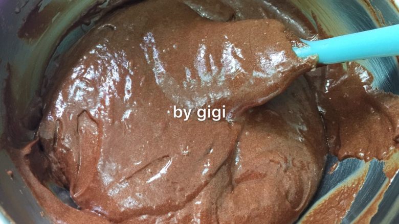 特濃巧克力蛋糕ugly chocolate cake,再倒入剩余的蛋白霜中翻拌均勻(注意不要過度翻拌導致蛋白嚴重消泡)