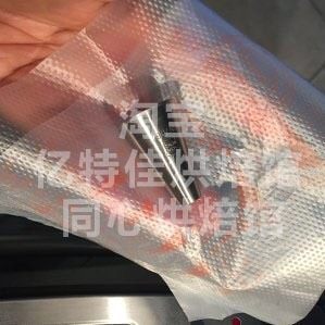 豆乳蛋糕,准备裱花嘴和裱花袋,裱花嘴是三能的7067,裱花袋是一次性裱花袋
