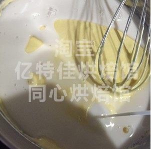 豆乳蛋糕,慢慢搅和均匀