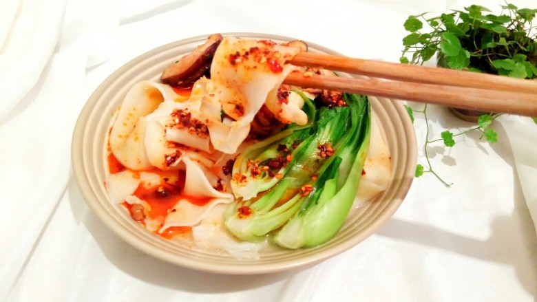 香菇肉丝宽面