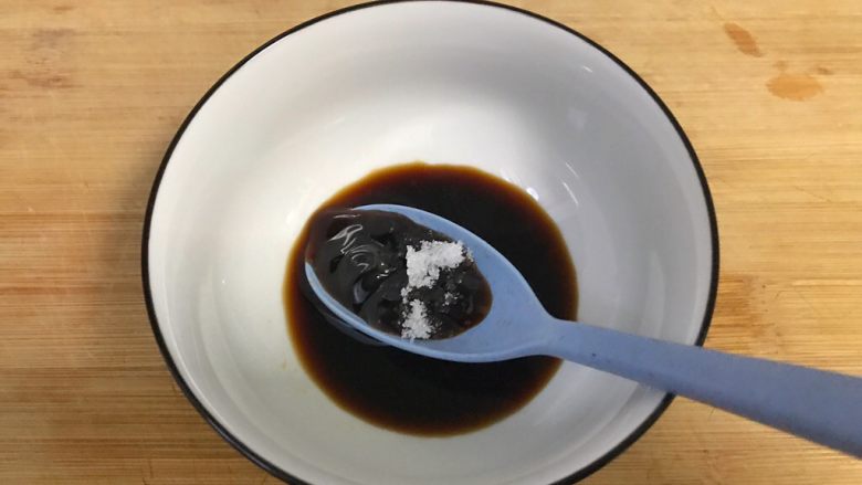 超满足便当(21),一丢丢白糖 和一点鸡精 搅拌均匀