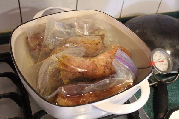 在家也可以轻松舒肥,Sous Vide的好处除了质量稳定、好吃外,可以同时煮上几道不同风味的料理。