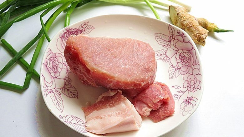 肉饼蒸蛋,准备好食材,<a style='color:red;display:inline-block;' href='/shicai/ 414'>猪肉</a>最好半肥半瘦,总之有点肥的就好