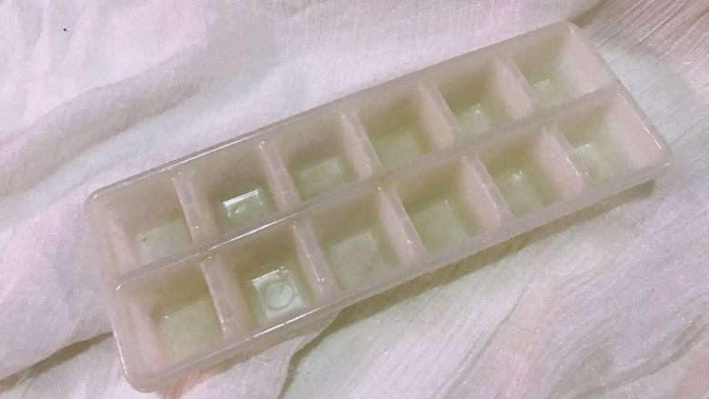 好吃的酸奶水果雪糕,自己在家轻松做,你也试试看
,冰格模型。