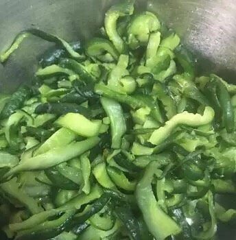 咸菜黄瓜,挤好后的样子