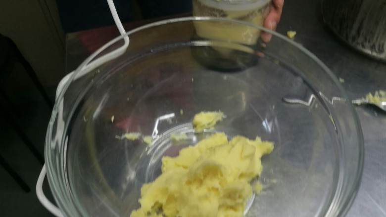 低油低糖版绿豆糕,用料理机打细腻,打成泥