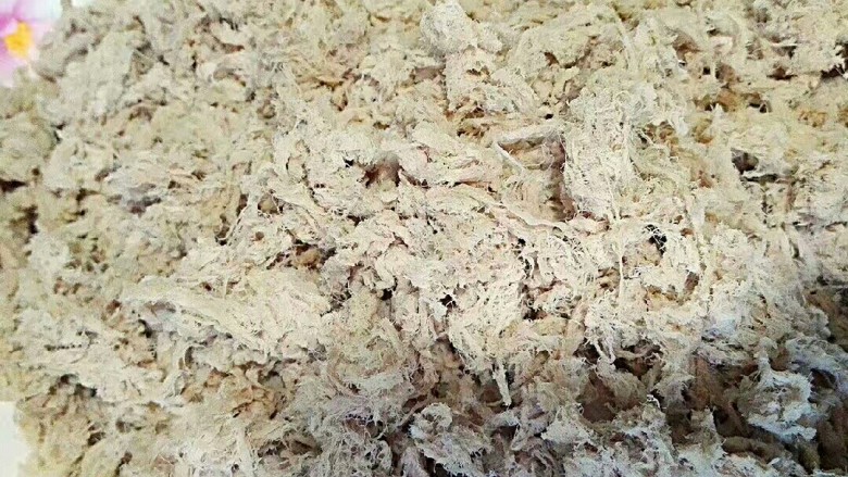 面包机版肉松,全部摇好后,用手稍微整一下,大团的抖松