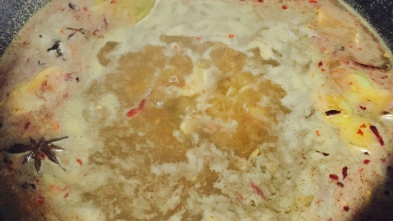 麻辣水煮鱼,水开,尝下汤汁咸淡,根据需要可加入适量糖、盐、<a style='color:red;display:inline-block;' href='/shicai/ 134340'>黑胡椒粉</a>调味