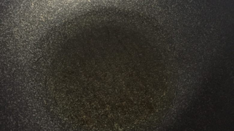 麻辣水煮鱼,锅中重新倒入适量植物油,烧热