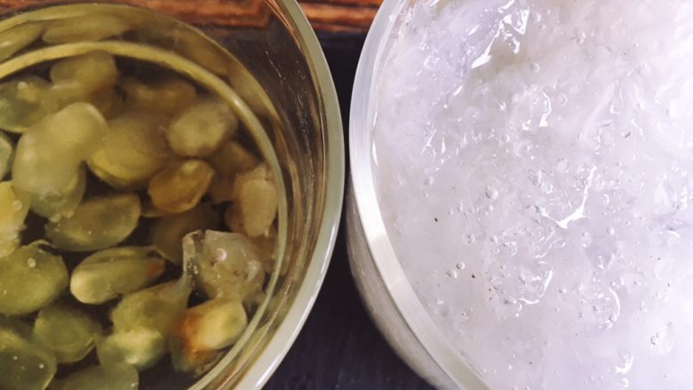 琥珀燕窝新食,皂角米和燕窝泡发后也好漂亮呢,皂角米2倍大,燕窝,哇~!起码有5倍啦!
