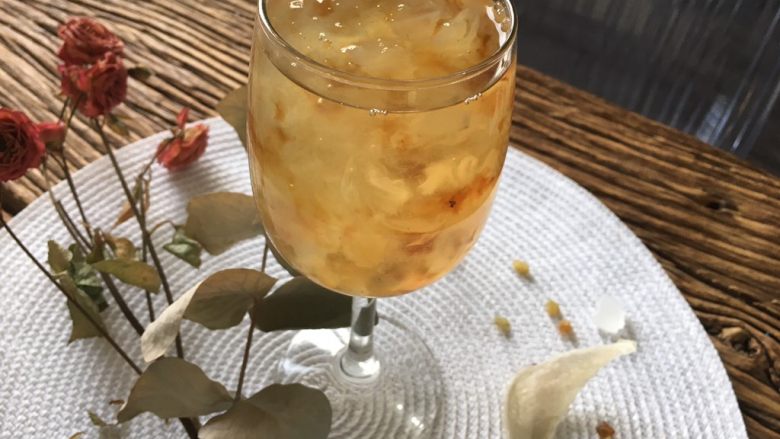琥珀燕窝新食,小野炖燕窝的重点是:一定要美到发朋友圈好看!哈哈,快笑我装~