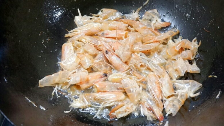 西葫芦鲜虾猪肉饺,虾头不扔,适量油炸虾油备用