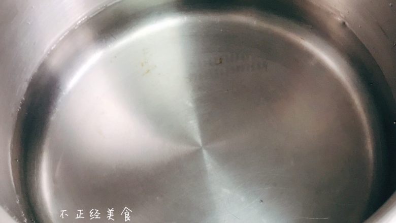 肉丝炒面,煮锅放水