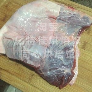 番茄锅笋干牛腩,这个<a style='color:red;display:inline-block;' href='/shicai/ 218'>牛腩</a>也有老有嫩,如果买到老的真有炖不熟的,我一般挑颜色不太深的