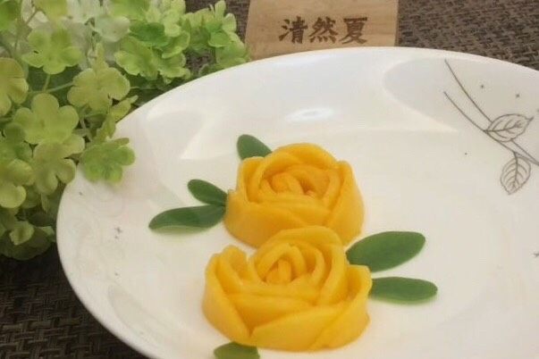 蓝天白云鸡尾酒和漂亮的芒果花,漂亮的芒果花完成