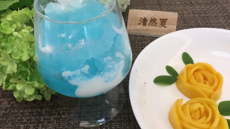 蓝天白云鸡尾酒和漂亮的芒果花,学会了吗?赶紧发朋友圈吧