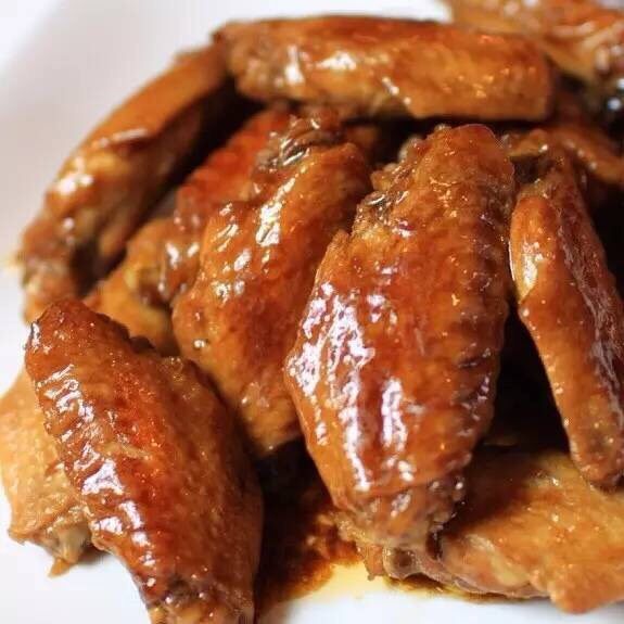 红烧鸡翅,然后收汁装盘