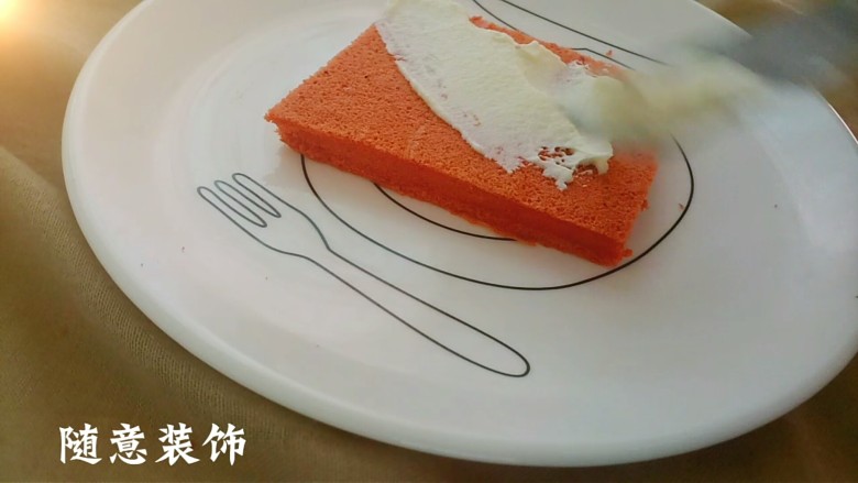 红丝绒蛋糕,根据自己的喜好把蛋糕切块 再装饰一下