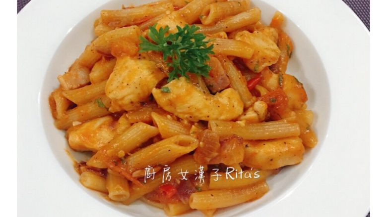 辣蕃茄鸡肉通心粉,朝天椒真的是辣的好够味啊~