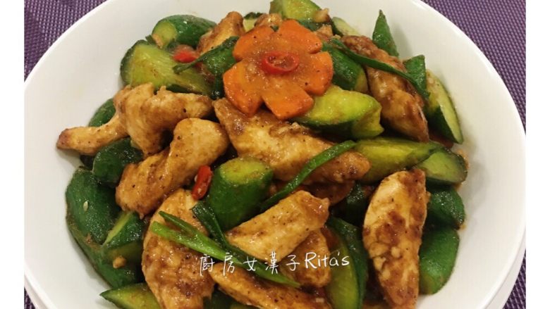 沙茶黄瓜炒嫩鸡柳,开胃又下饭~请试试喔!