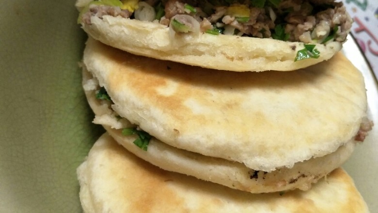 自制肉夹馍,想吃肥的瘦的，想吃多少肉和鸡蛋，夹进饼里就好了！！