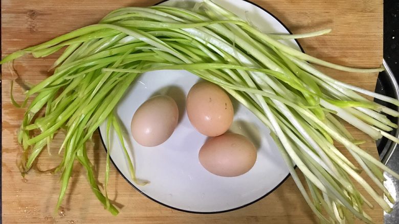 超满足便当（22）,<a style='color:red;display:inline-block;' href='/shicai/ 152'>韭黄</a>炒<a style='color:red;display:inline-block;' href='/shicai/ 9'>鸡蛋</a>备料