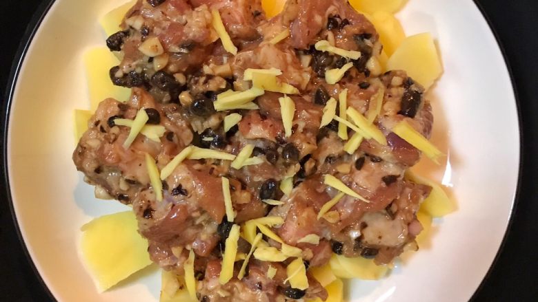 超满足便当（22）,放入锅里隔水蒸 15分钟