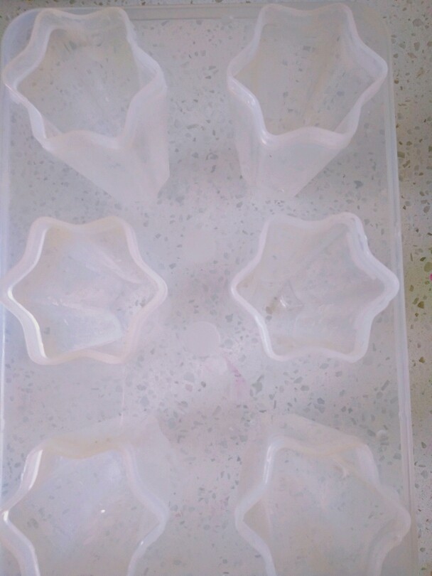 雪糕中的颜值担当――火龙果雪糕君!,雪糕模具用开水消消毒,晾干水分