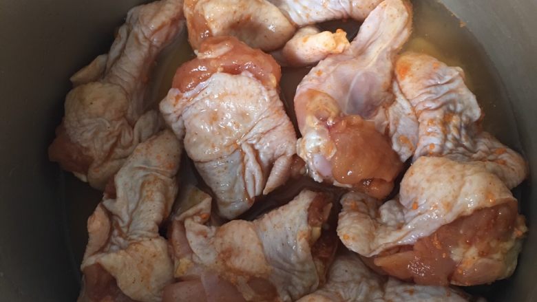 奥尔良烤鸡腿,用奥尔良烤<a style='color:red;display:inline-block;' href='/shicai/ 92'>鸡腿</a>料腌制<a style='color:red;display:inline-block;' href='/shicai/ 92'>鸡腿</a>最好隔夜