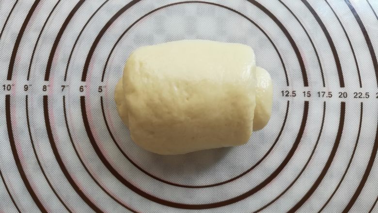 酸奶吐司(波兰种),面团从下往上卷起来,大概是2圈半的大小