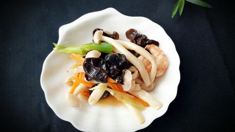 鲜虾菌菇面,菌菇鲜味很足!