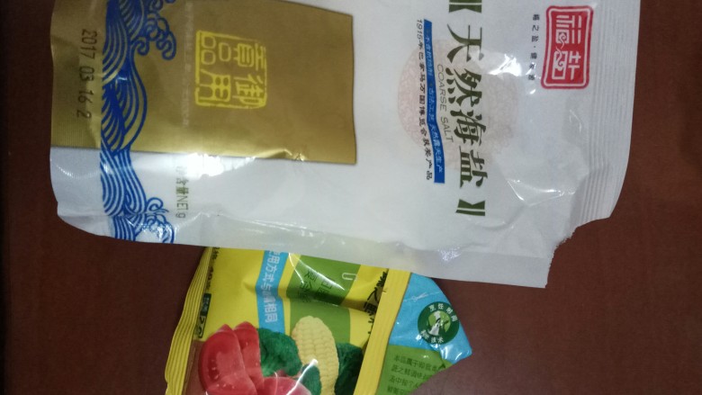 海鲜沙茶面,根据个人口味加入适量调味品（简单即可，否则海鲜味道被冲散）