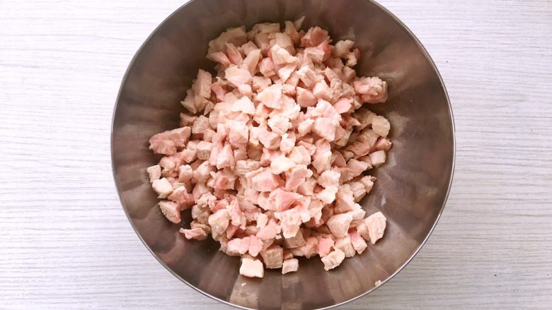 卤肉饭,切好