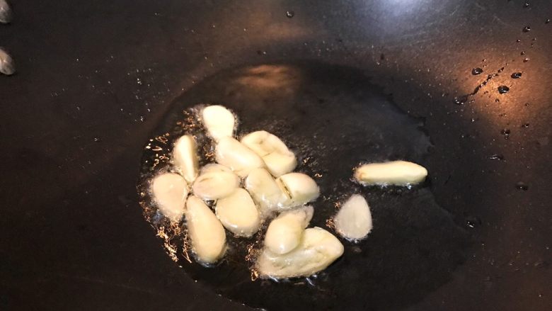 超满足便当(23),爆香蒜片