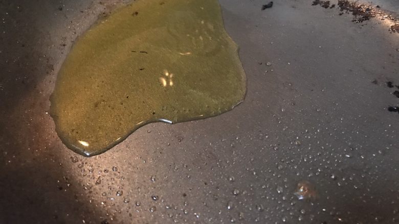 (黑)胡(椒)来西式简餐, 牛排煎好之后 夹出备用 加少许油