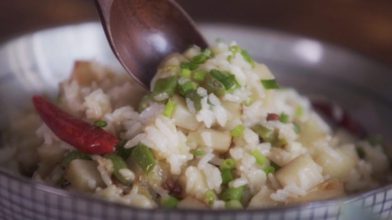菜蒸饭（洋芋蒸饭）
