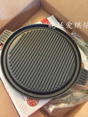 十寸鲜虾牛肉披萨,我用的是铁质煎盘,用披萨烤盘更好