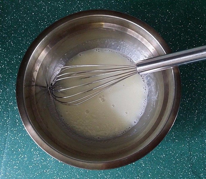 豆乳盒子,第二步:制作豆乳盒中的蛋糕坯
豆浆A+玉米油A拌至完全乳化