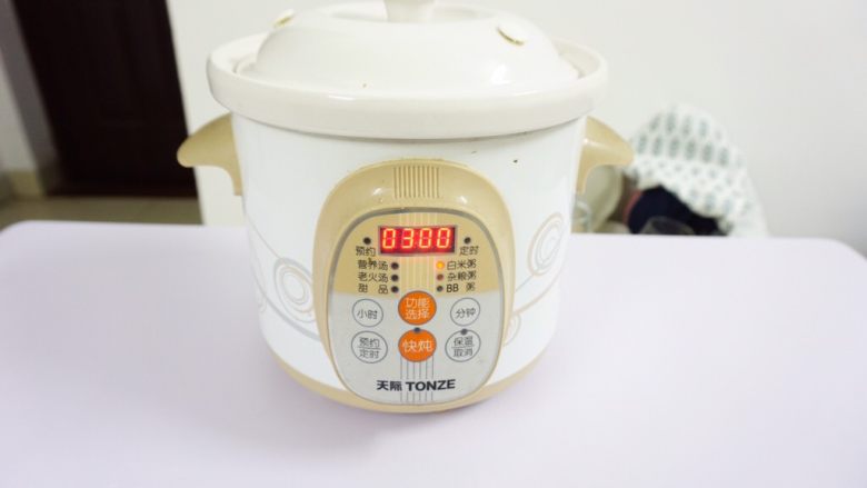 养颜鱼胶奶冻,隔水炖3小时(我的是电炖锅)