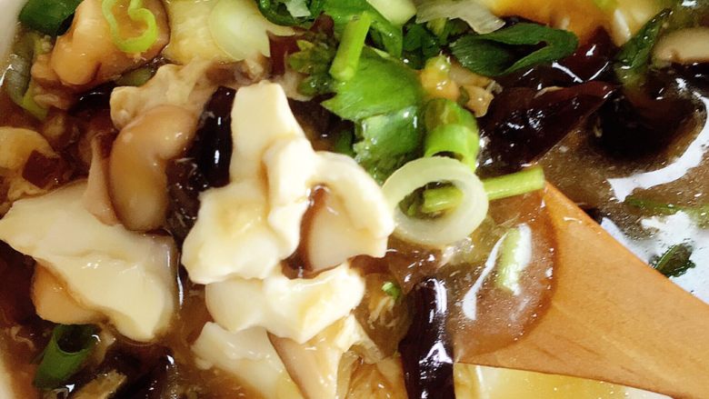 内脂豆腐做的简单豆腐脑
,这样鲜嫩的豆腐脑就成功啦,开吃吧!