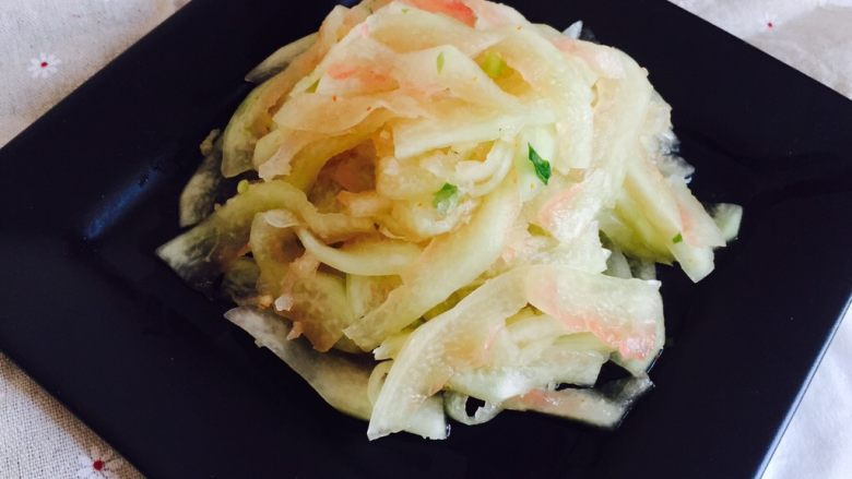 凉拌西瓜皮,中午的快手小菜!!爽口下饭~