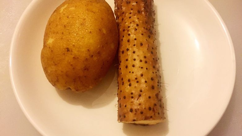 长生情,土豆和山药洗干净蒸熟捣成泥;