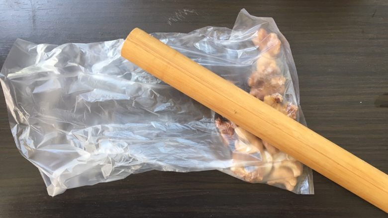 不怕胖的豆腐布朗尼,坚果碾碎(我加的是核桃、腰果、杏仁和花生)