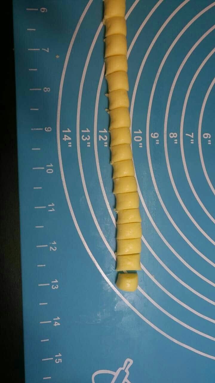 旺仔小馒头,切小块,