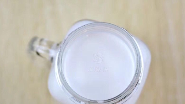 一口浓香--无添加椰子汁,过滤好的椰子汁,可以直接喝啦。