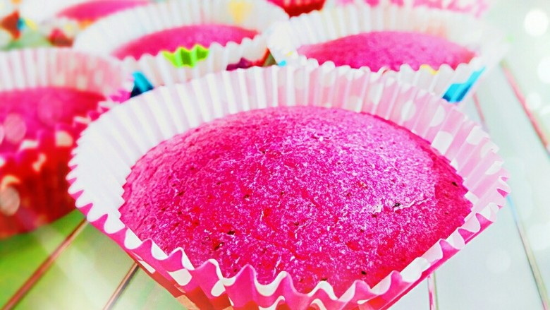 夏日甜心――火龙果纸杯蛋糕