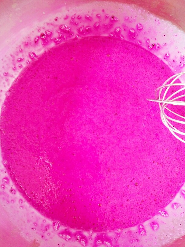 夏日甜心――火龙果纸杯蛋糕,搅拌均匀