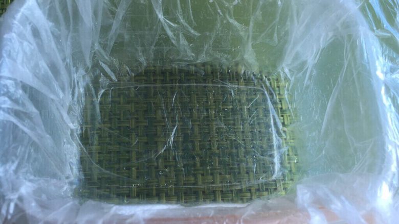 Q弹红豆椰汁冻,容器中可以垫保鲜膜,方便取出