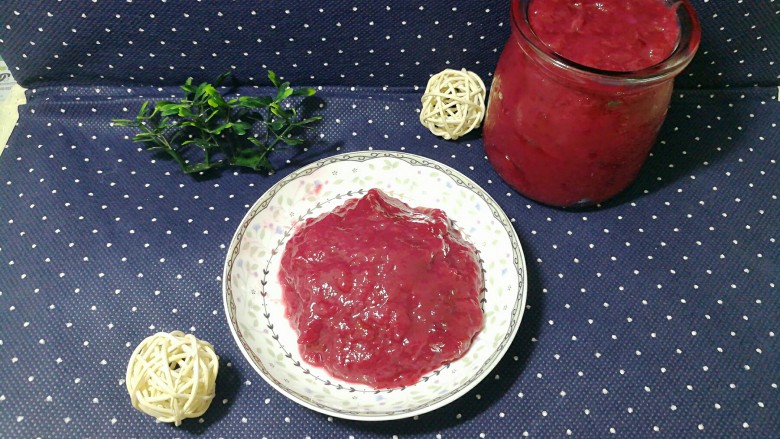 美味李子酱,酸酸甜甜的自制李子酱,干净零添加,夹面包吃,泡饮料喝,干吃都行。